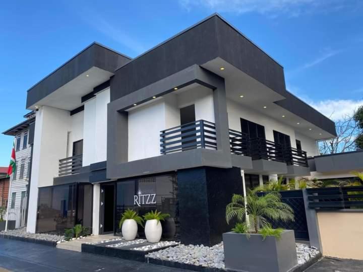 Hotel Ritzz Paramaribo Bagian luar foto